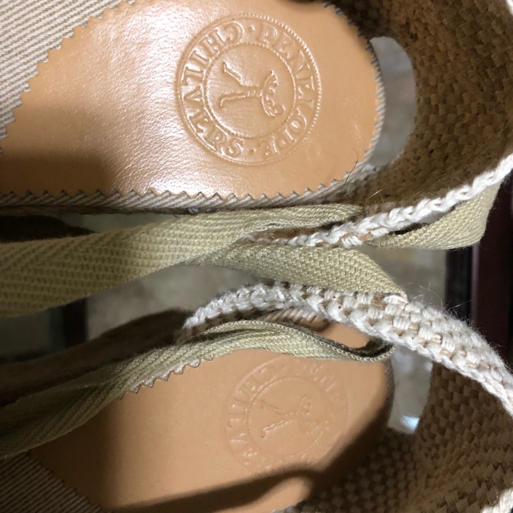 Shoe - Picture 2 of 7